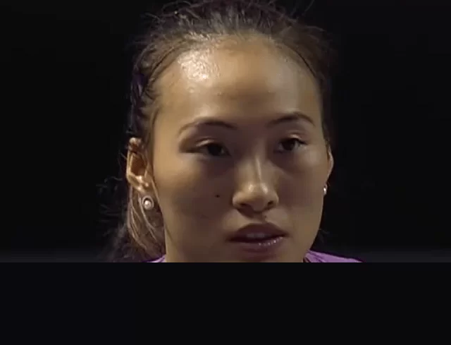 1:0!郑钦文快速转换角色,罗马公开赛16强近在咫尺_奥斯塔彭科_对手_调整